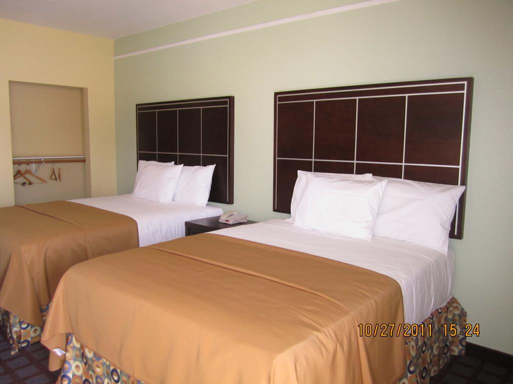 Highlands Suites Room photo